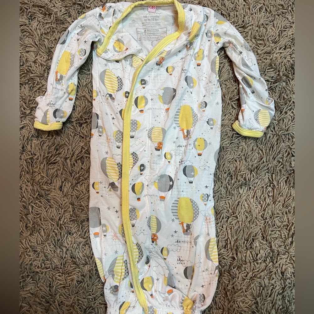 Magnetic me NB-3 month gown